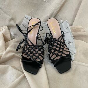 Lulu's Black Woven Heels